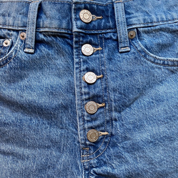GAP Denim- High Rise Cheeky Shorts - Picture 3 of 6